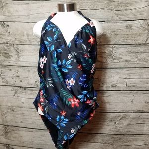Floral swimsuit Size 3XL in in Great condition.  Z16